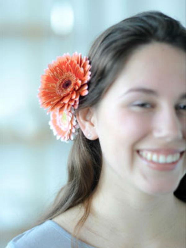 Gerbera in je haar Mooiwatbloemendoen.nl