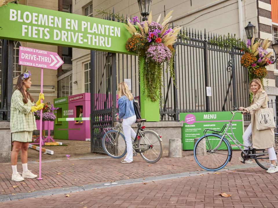 Fiets door onze Bloemen en Planten Fiets Drive-Thru | Mooiwatbloemendoen.nl