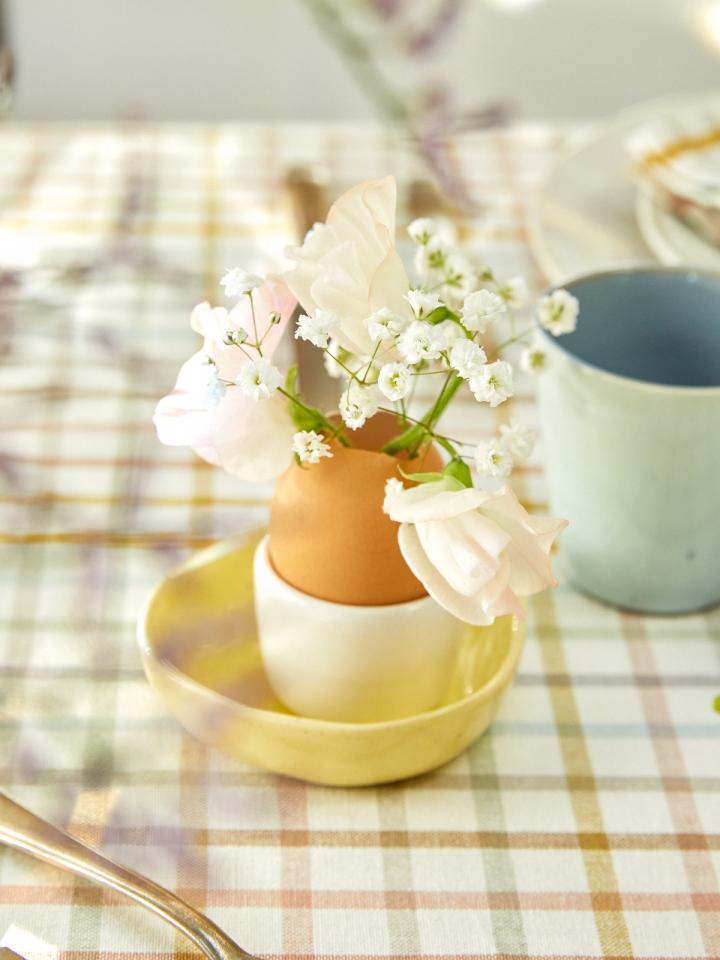 eierschaalvaasje bloemen