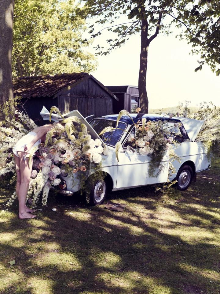 buis Sitcom Overblijvend De trouwauto als bloemenspektakel | Mooi wat bloemen doen