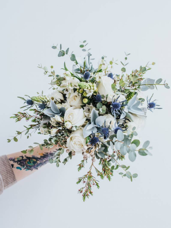 bruidsboeket vol blauwe trouw | Mooi wat bloemen