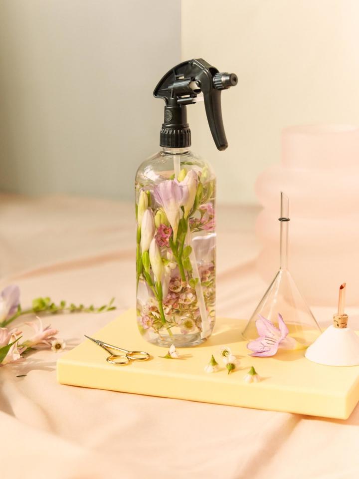 DIY homespray met de geur van lentebloemen Mooiwatbloemendoen.nl