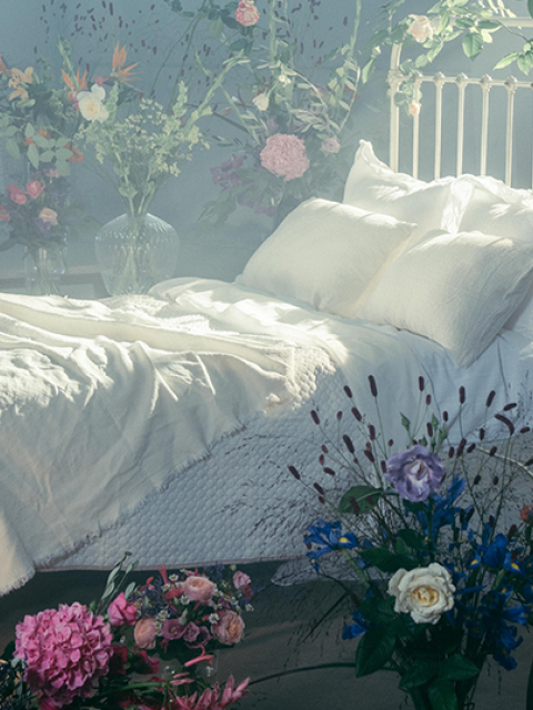 Bloemen op bed | mooiwatbloemendoen.nl