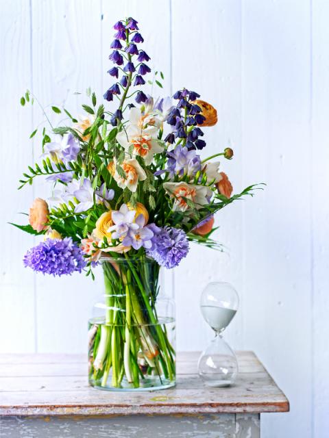 Bouquet recipe: serve up sunshine with spring flowers Funnyhowflowersdothat.co.uk